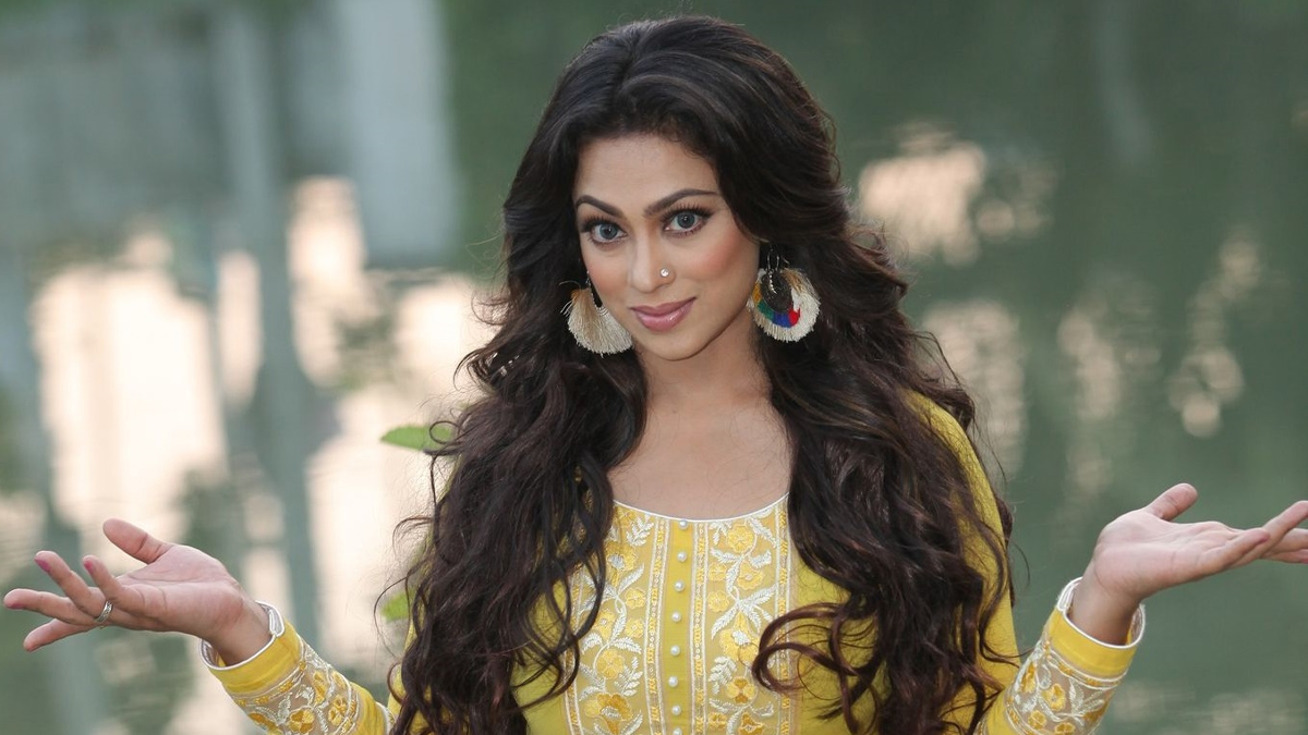 ক্ষমা চাইলেন পপি